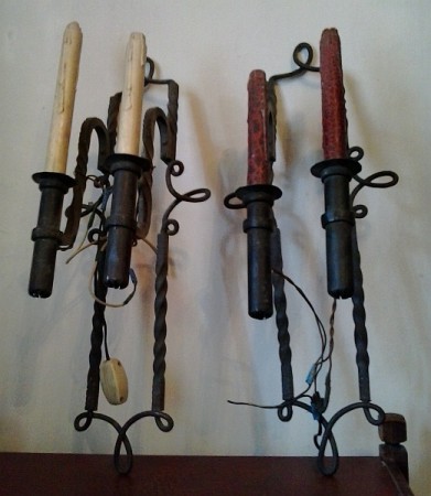 Kovácsoltvas falikar.